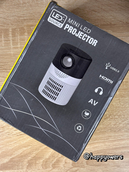 MINI PROYECTOR LED FULL HD – COMPACTO, POTENTE Y FÁCIL DE USAR