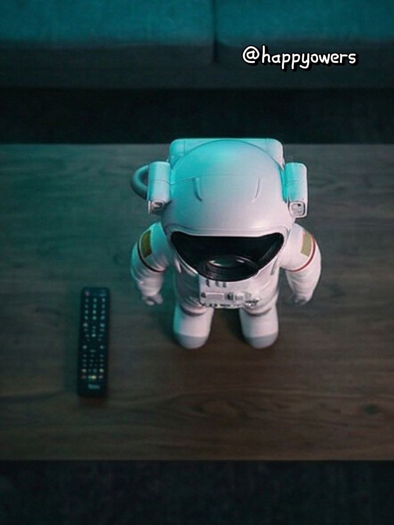 PROYECTOR ASTRONAUTA LED BLUETOOTH | AMBIENTE GALÁCTICO, DISEÑO FUTURISTA Y EXPERIENCIA INMERSIVA